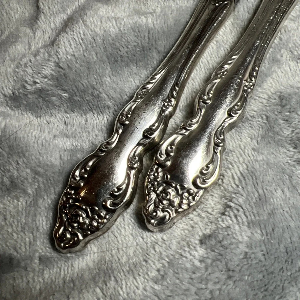BAROQUE ROSE 1881 Rogers Silverplate‎ 2 Pc Dinner Knifes